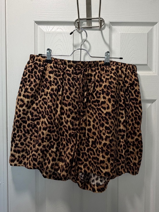 torrid Pants - Torrid leopard print Challis shorts - size 1